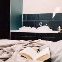 assets/images/5/Hanghaus%20Bett%20und%20Badewanne-462710d5.jpg