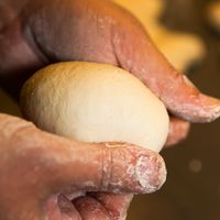 assets/images/7/6-hofgut_teig-ef9ecce4.jpg