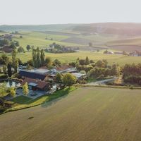 assets/images/9/Hofgut_Drohne_0921-031-a24f9075.jpg
