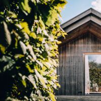assets/images/f/Hanghaus%20Frontansicht-75f65fb6.jpg